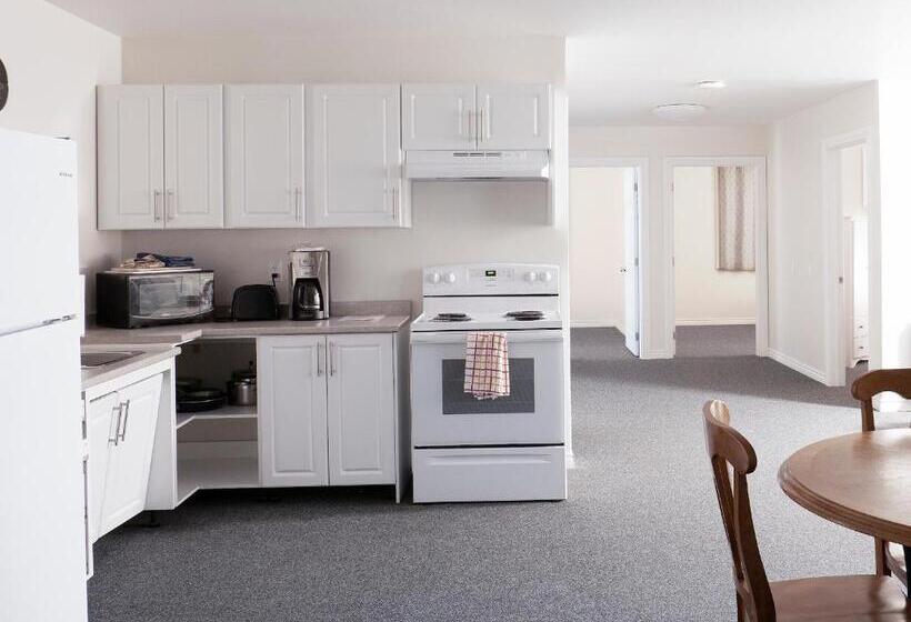 带大床的套房, Prospectors Inn