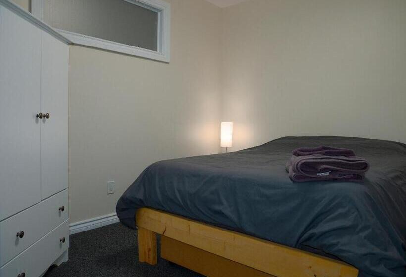 带大床的套房, Prospectors Inn