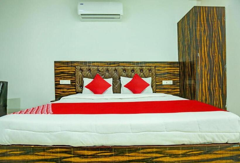 Трехместный Номер Классика, Town House Cafe And Hotel, Kurukshetra