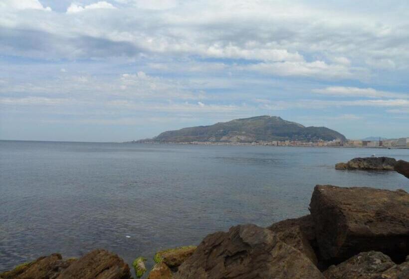 标准三人间共用浴室, B&b Il Vecchio Messina