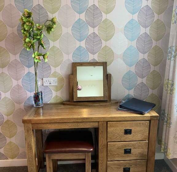 חדר דחוקס עם מיטת קינג, Skye Haven