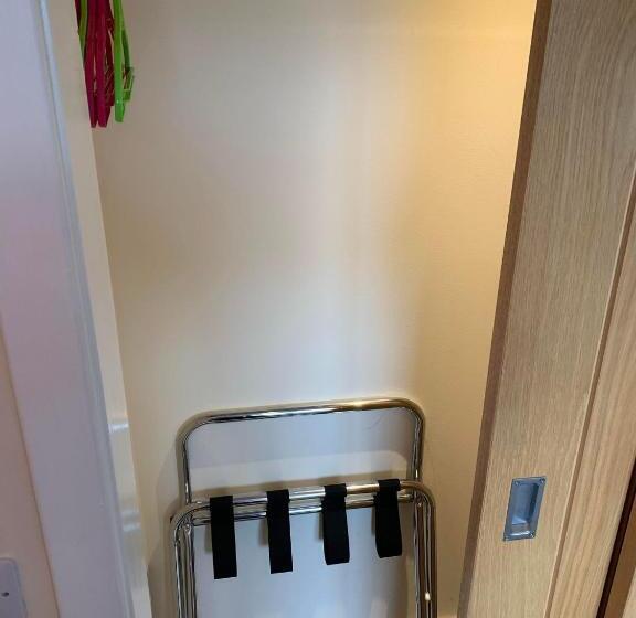 חדר דחוקס עם מיטת קינג, Skye Haven