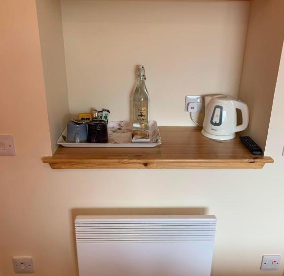 חדר דחוקס עם מיטת קינג, Skye Haven