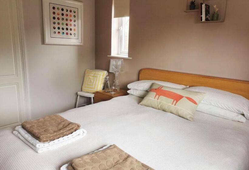 חדר דלוקס, Walton Crescent