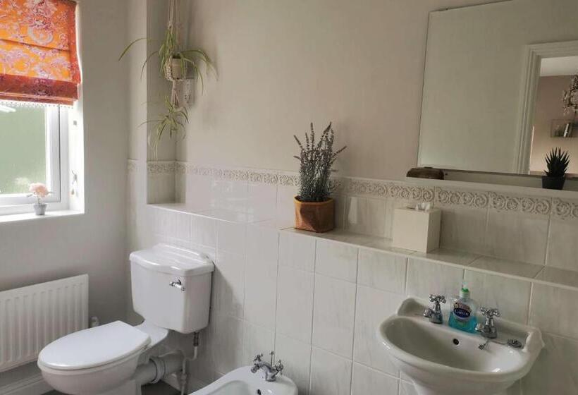 חדר דלוקס, Walton Crescent