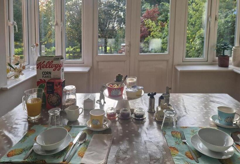 חדר דלוקס, Walton Crescent