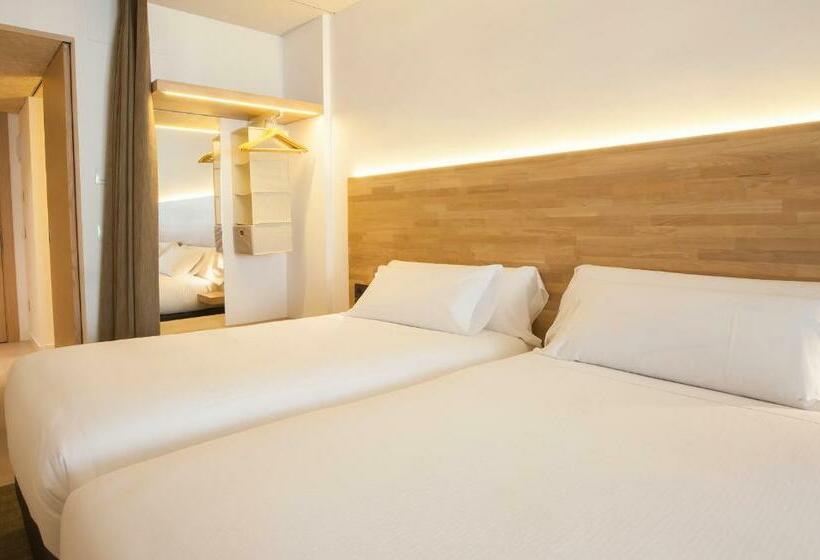 اتاق سوپریور, A Pamplona