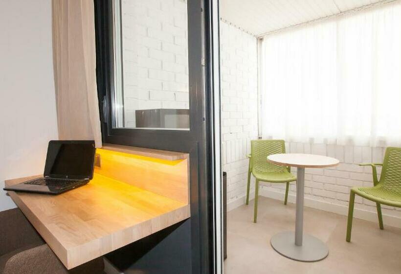 اتاق سوپریور, A Pamplona