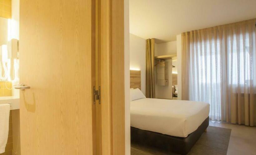 اتاق سوپریور, A Pamplona