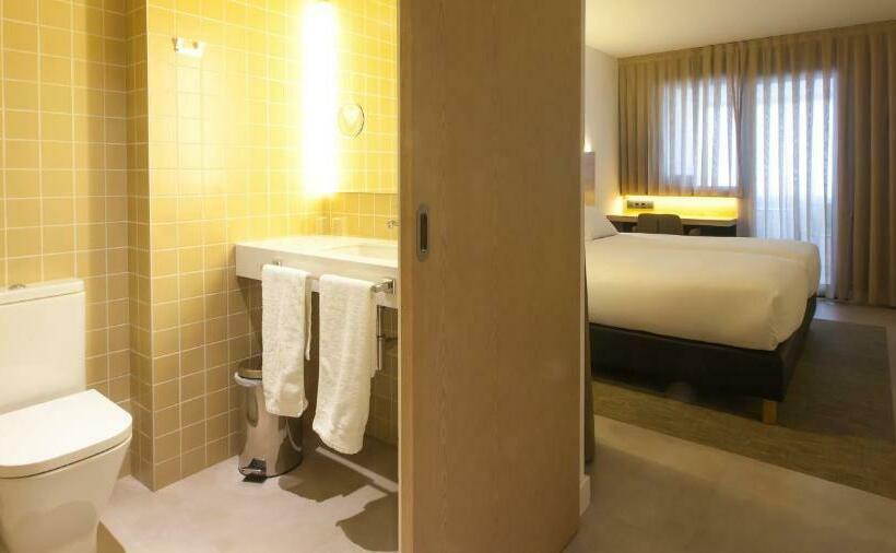 اتاق سوپریور, A Pamplona