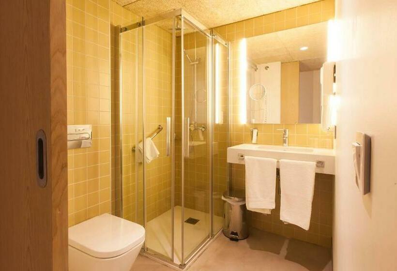 اتاق سوپریور, A Pamplona