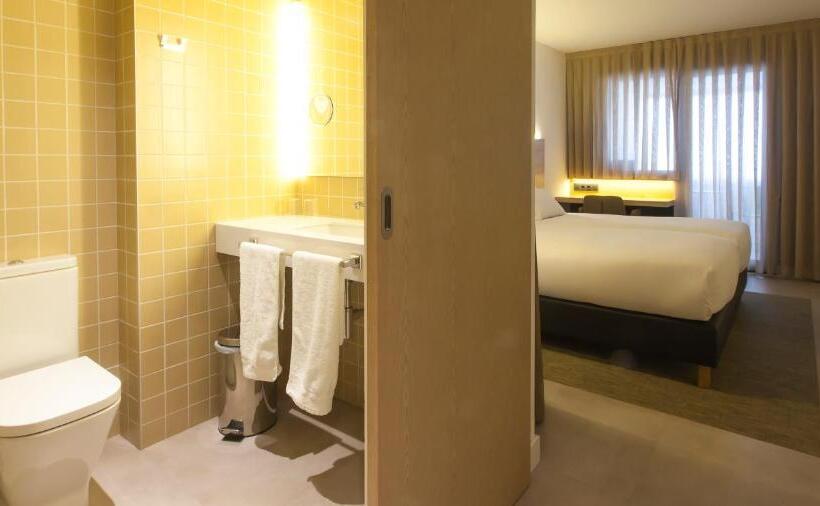 اتاق سوپریور, A Pamplona