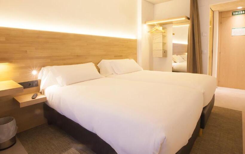 اتاق سوپریور, A Pamplona