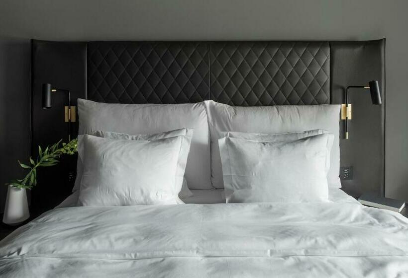 חדר סופריור עם מיטת קינג, At Six