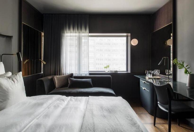 수피리어 룸, At Six