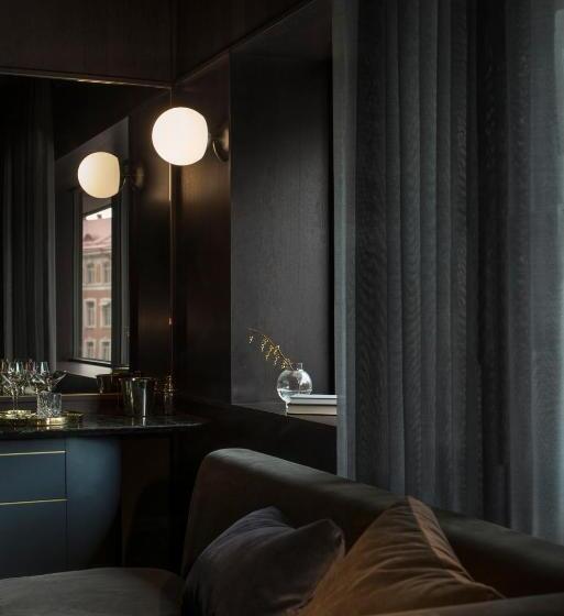 スーペリアールーム, At Six