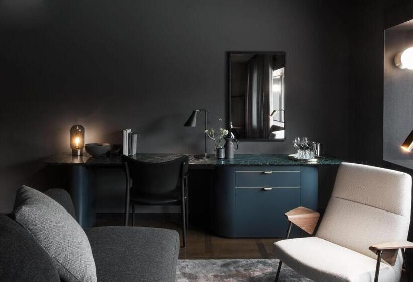 スイート, At Six