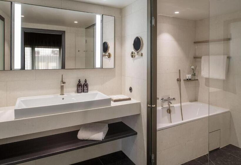 スイート, At Six