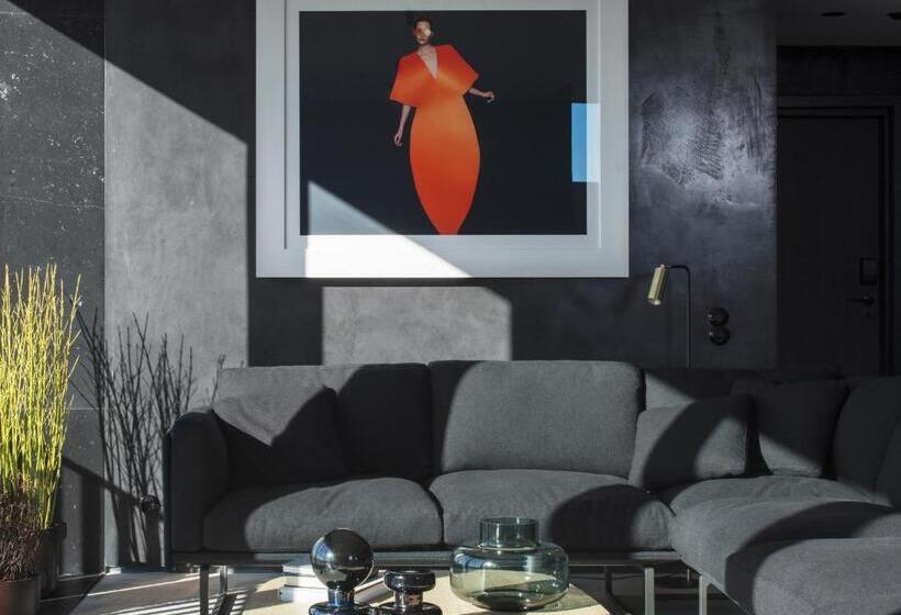 プレジデントスイートルーム, At Six