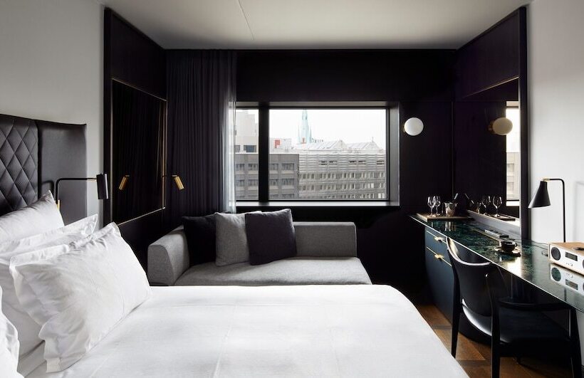 스탠다드 룸, At Six