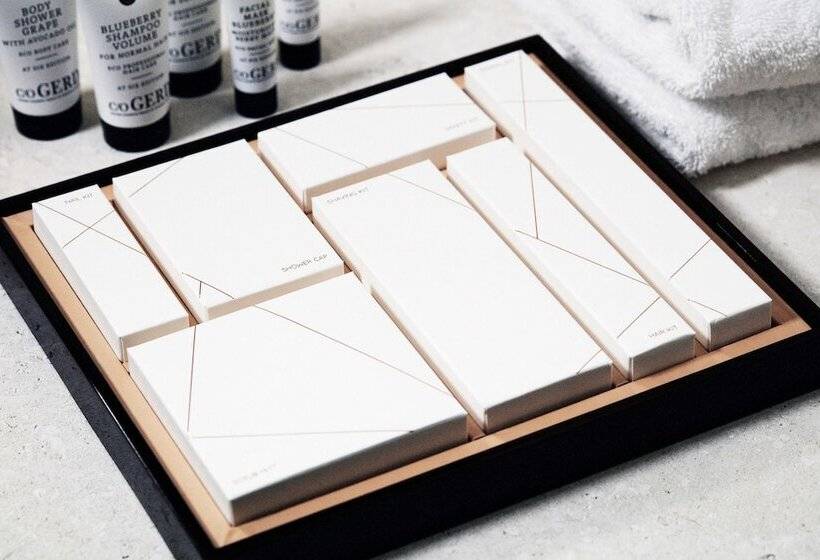 수피리어 룸, At Six