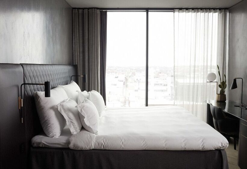 プレジデントスイートルーム, At Six