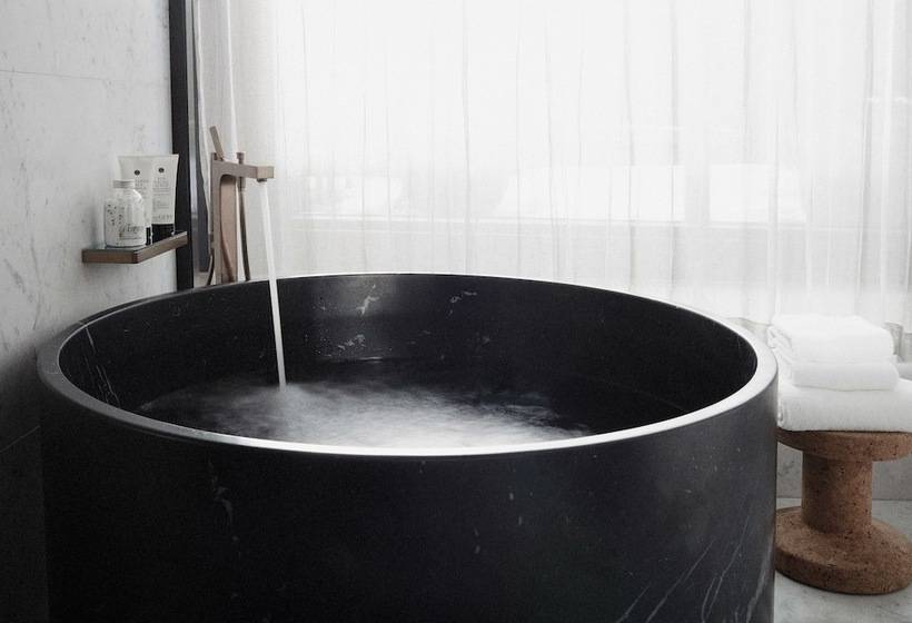 프레지덴셜 스위트, At Six