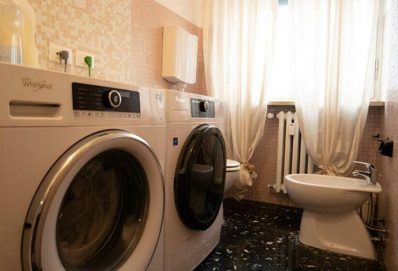 اتاق استاندارد سه تخته با سرویس بهداشتی مشترک, Forever Rooms