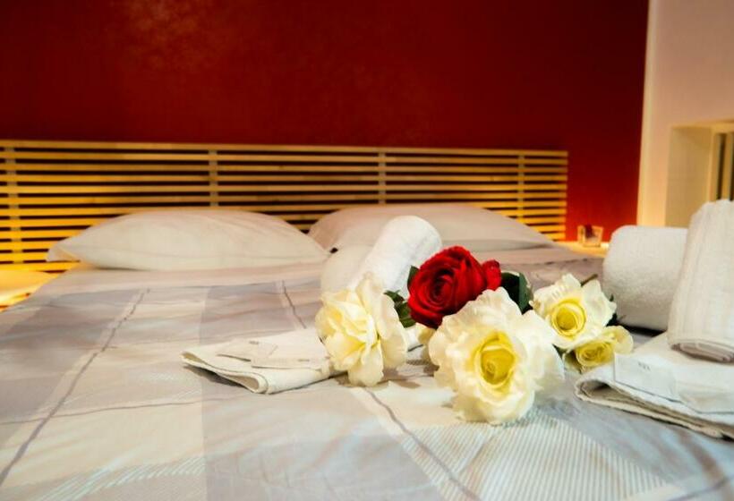 اتاق استاندارد با سرویس بهداشتی مشترک, Forever Rooms