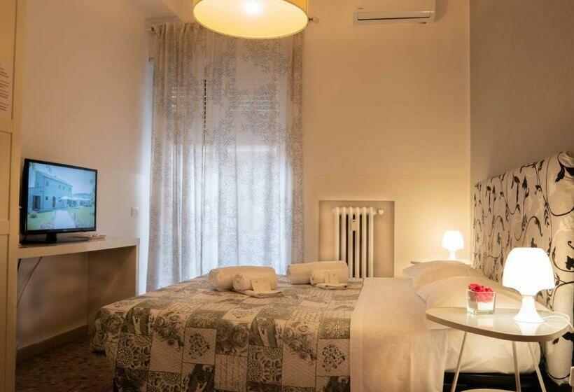 اتاق استاندارد با سرویس بهداشتی مشترک, Forever Rooms