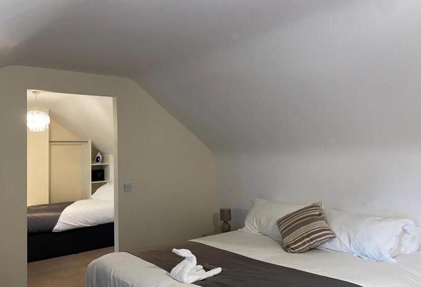 جناح عائلي, Woodhouse Farm Lodge