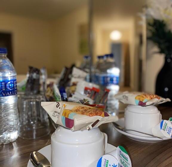 جناح, Woodhouse Farm Lodge