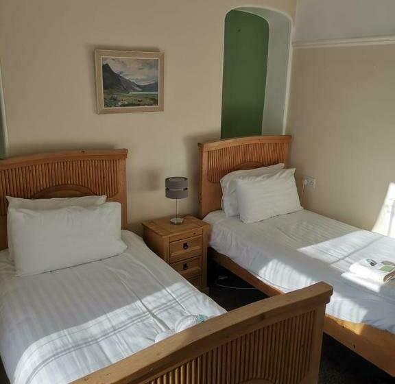 غرفة قياسية حمام مشترك, Mair S