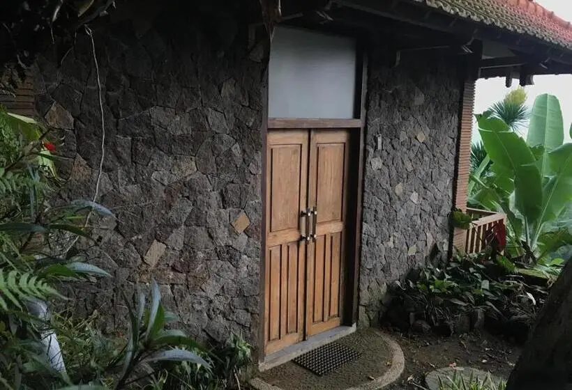 バルコニー付きデラックスルーム, Kraras Munduk Guest House & Donbiyu Rendezvous Restaurant