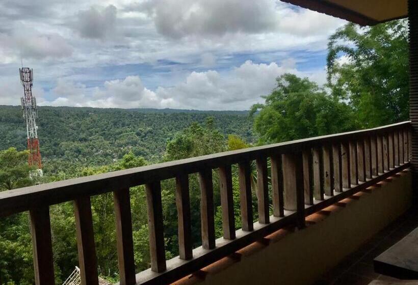 חדר דלוקס עם מרפסת, Kraras Munduk Guest House & Donbiyu Rendezvous Restaurant