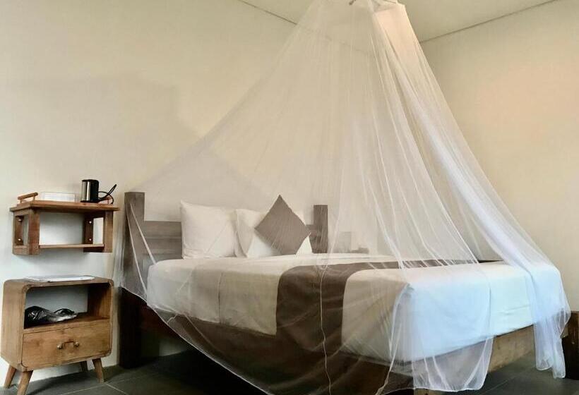 חדר דלוקס עם מרפסת, Kraras Munduk Guest House & Donbiyu Rendezvous Restaurant