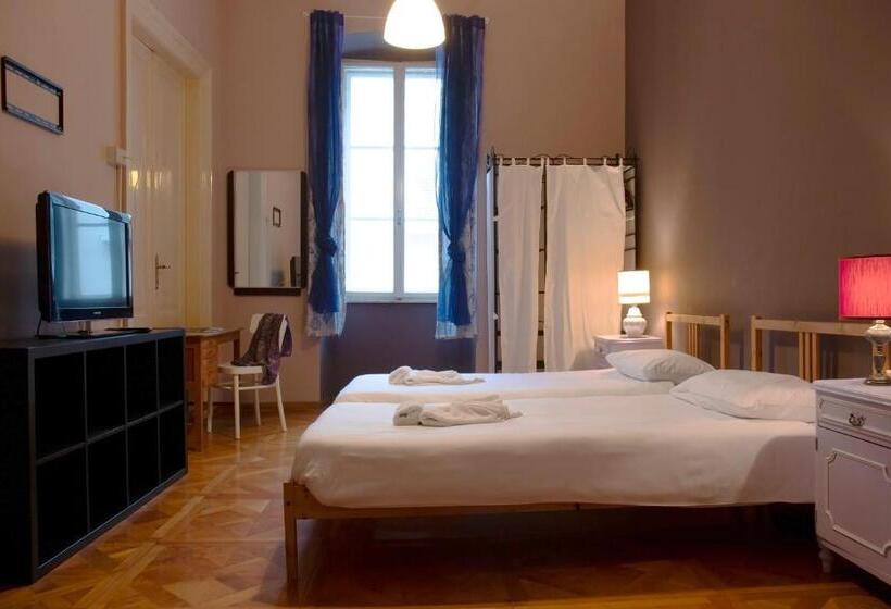 اتاق استاندارد, La Casa Del Teatro Hostel