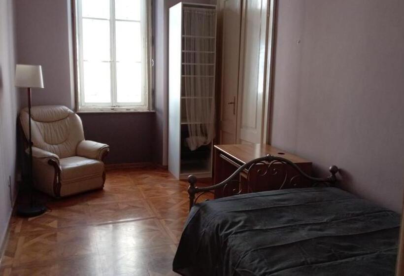 اتاق استاندارد یک نفره, La Casa Del Teatro Hostel