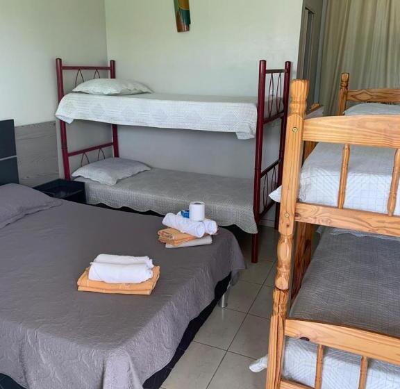 غرفة قياسية رباعية, Pousada Mazolas