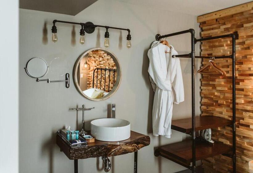 غرفة قياسية سرير كينج, The Grove