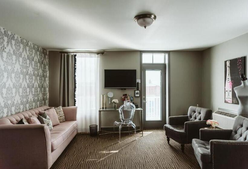 غرفة قياسية سرير كينج, The Grove