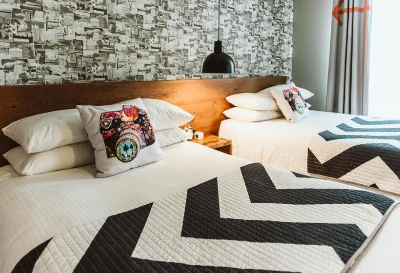 غرفة قياسية, The Grove