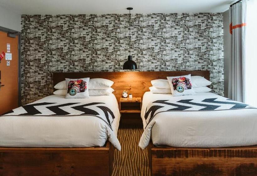 غرفة قياسية, The Grove