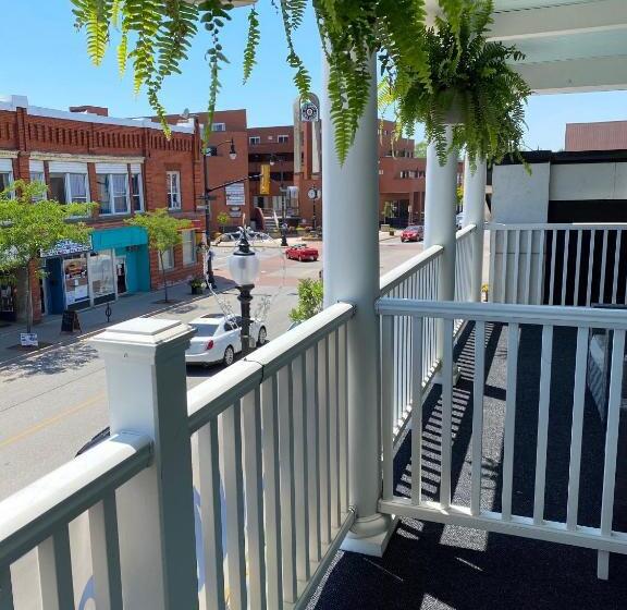 غرفة قياسية سرير كينج, The Grove