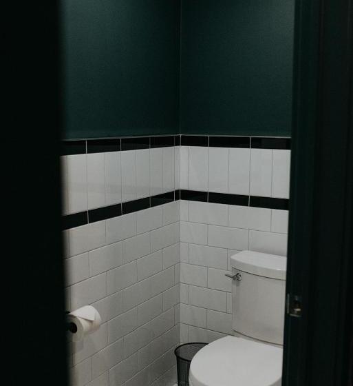 غرفة ديلوكس رباعية, The Grove