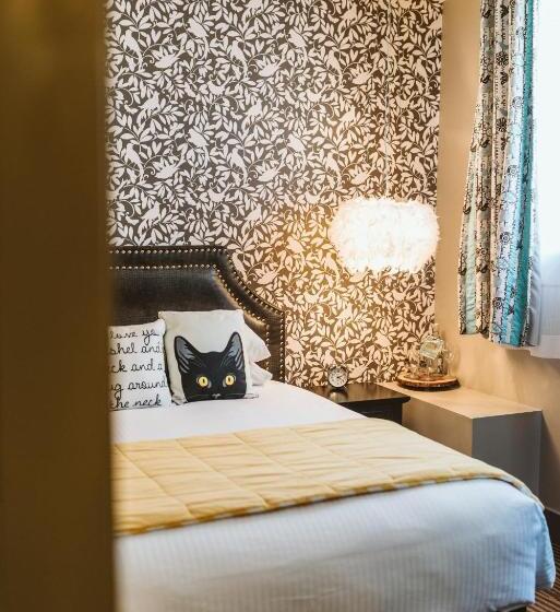 غرفة قياسية, The Grove