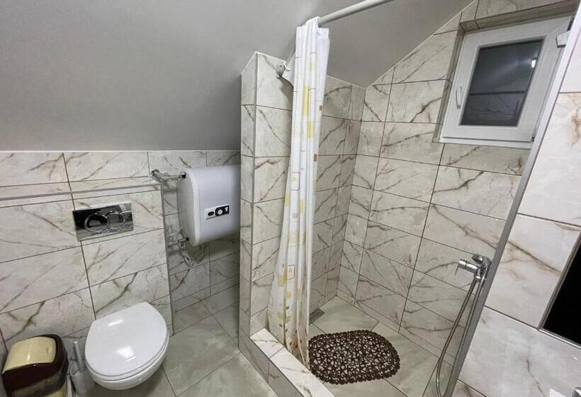 Habitació Triple Estàndard amb Balcó, лимонний дім