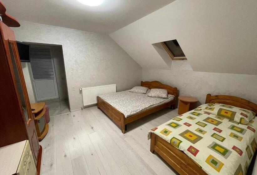 Habitació Triple Estàndard, лимонний дім