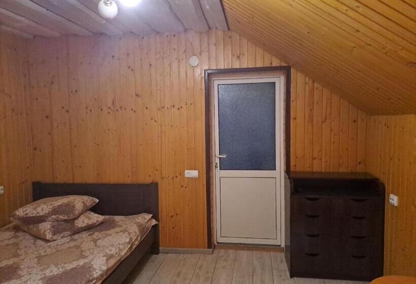 Трехместный Номер Классика, лимонний дім