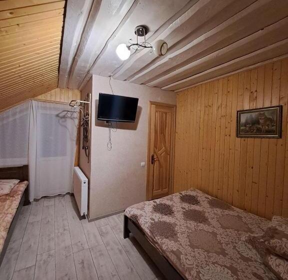 Habitació Triple Clàssica, лимонний дім